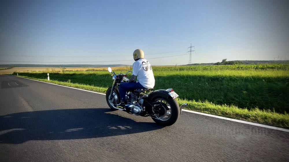 Magliette MOON bianche con logo grande