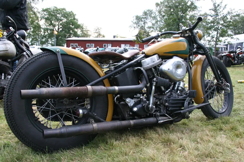 Fire stone のdeluxe champion Firestone Deluxe Champion Motorcycle Tire | 325-19 | 400-19