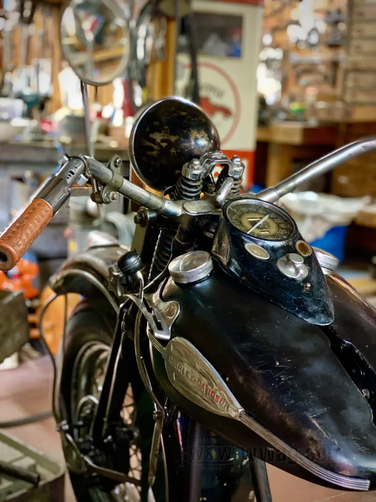 Late 1941-54 Gas Tank Cap, rim height 19 mm