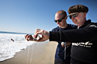 De l'eau de l'Atlantique dans le Pacifique ... Dès les premiers temps des courses de cannonball d'une côte à l'autre, la tradition voulait que l'on prenne un peu d'eau de l'Atlantique sur la côte est pour la verser dans le Pacifique sur la côte ouest après avoir réussi la course.
