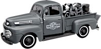 Modelos 1:24 Ford F-1 Pickup con 1942 WLA de Maisto