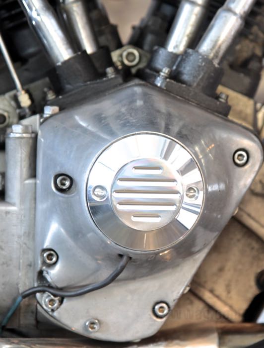 Coperchio accensione »Ball milled« di CPV; atto per Big Twin 1970-1998, Softail 1999, Sportster 1971-2020; alluminio billet, lucidato; Paesi Bassi; peso lordo: 130 g