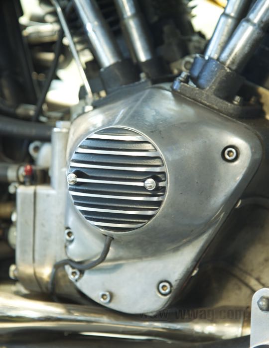Coperchio accensione »Ribbed 7 Fin« di Fork; atto per Big Twin 1970-1998, Softail 1999, Sportster 1971-2020; alluminio fuso, nero; con viti; Giappone; peso lordo: 150 g