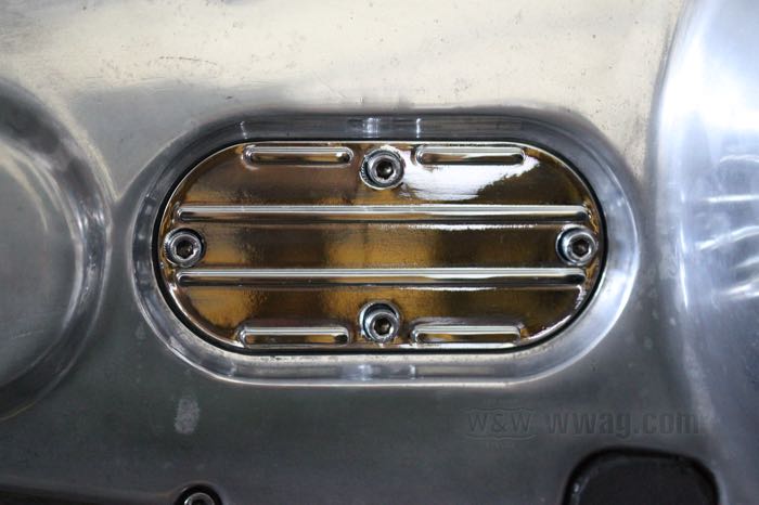 Coperchio ispezione »scanalati«; atto per FL 1965-1984 e FXWG e tutti modelli con comandi avanzate; alluminio fuso, cromato; peso lordo: 120 g