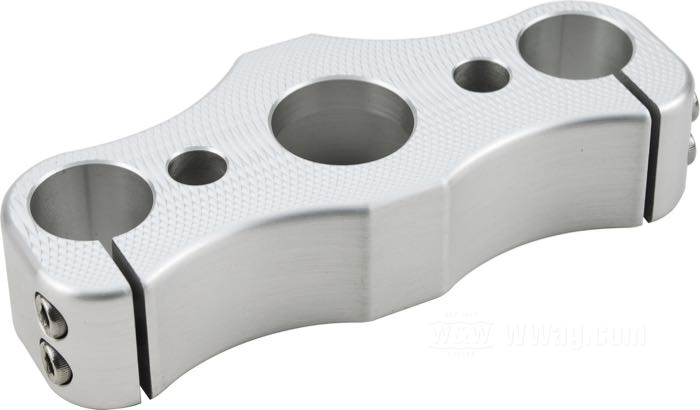 Fork clamp »Top Tee Inline« by Nacell; for Springer fork; fits 1936-early 1946 Big Twin, 1940-1957 45 cui/750cc; billet aluminum, satin finish, distance of holes for risers: 70 mm; Japan; gross weight: 460 g