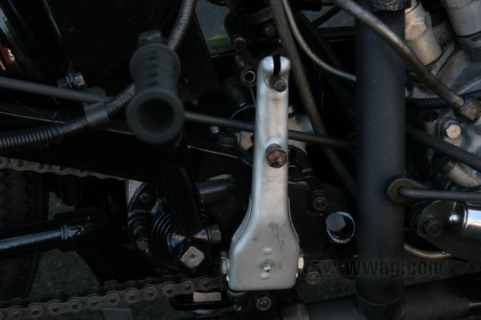 Leva; atto per 45”/750cc modelli solo 1941-43, Servi-Car 1941-1973; acciaio, larghezza interna: 51 mm, larghezza esterna 57 mm; rimpiazza OEM HD 2426-41 e 37052-41; peso lordo: 310 g