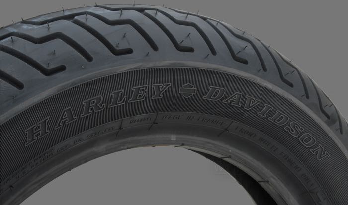 Pneumatico »D402 Touring Elite« di Dunlop; gomma / acciaio, con tratto HD; Punto installazione: anteriore; MT90B16 72H; per uso senza camera; rimpiazza OEM HD 43022-91A; omologato ECE R75, omologato DOT; peso lordo: 7.4 kg