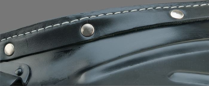 Monosella »KR Style«; vacchetta / acciaio, nero; lunghezza x larghezza: 410 x 350 mm; distanza delle molle o perni di fissaggio: 170 mm; filettatura dei bulloni di fissaggio: 5/16”-24; Europa; peso lordo: 2.73 kg
