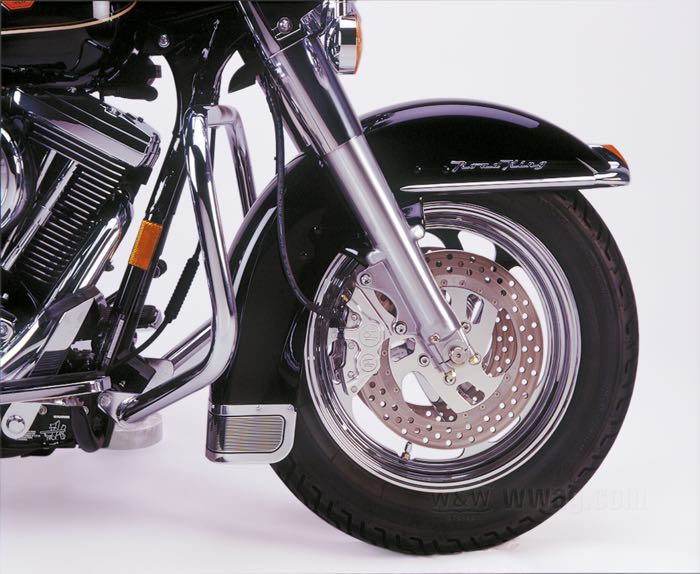 Pinza freno di Performance Machine; atto per Harley-Davidson models 1984-1999 / modelli con forcella idraulica 1984-1999 lato dx e FLSTS 1988-2007 lato sx; alluminio billet, lucidato, distanzia fori di fissaggio 87 mm (centro-centro); Punto installazione: anteriore; Punto installazione: destro; Ø pistone idraulico: 1-1/8” (28.58 mm) + 1-3/8” (34.93 mm); liquido di freno obbligatorio: DOT 4 o 5; per disco: 11.5 ”; certificato; U.S.A.; peso lordo: 1.14 kg