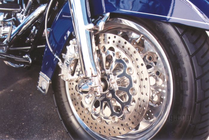 Pinza freno »125x4R« di Performance Machine; alluminio billet, lucidato, distanza centrale di fissaggio 89 mm; L x L x A: 140 x 65 x 70 mm; Punto installazione: anteriore e posteriore; Ø pistone idraulico: 1-1/4” (31.75 mm); liquido di freno obbligatorio: DOT 4 o 5; con Spessori; certificato; peso lordo: 920 g
