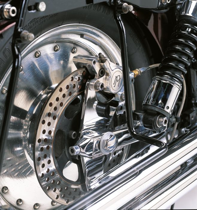 Caliper bracket by Performance Machine; for Caliper 125x4R and SL; fits FL/FX 1973-1983; steel, chrome-plated; position: rear right; for brake disc: 10 ”; with small parts; USA; gross weight: 1.07 kg