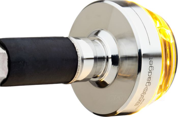 Clignotant »mo.blaze Disc« de motogadget; droit; alu billet / verre, poli; longueur: 19.5 mm; Ø 35 mm; poids net: 40 g; cabochon: clair; 12 V; 7 W; avec LED; avec Fils électriques 100 cm et des petites pièces; homologué E1; Allemagne; poids brut: 106 g
