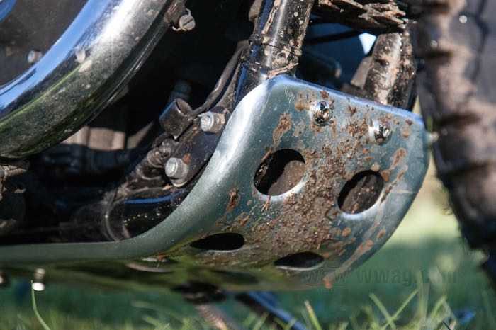 Plateau de protection carter-moteur »Baja Heavy Duty « de LeBeeF; adaptable à Sportster 2004-2020; acier, argenté, galvanisé; longueur x largeur: 55 x 19.5 cm; avec nécessaire de montage; Suède; poids brut: 1.95 kg