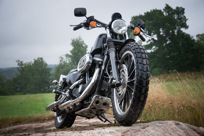 Plateau de protection carter-moteur »Baja Heavy Duty « de LeBeeF; adaptable à Sportster 2004-2020; acier, argenté, galvanisé; longueur x largeur: 55 x 19.5 cm; avec nécessaire de montage; Suède; poids brut: 1.95 kg