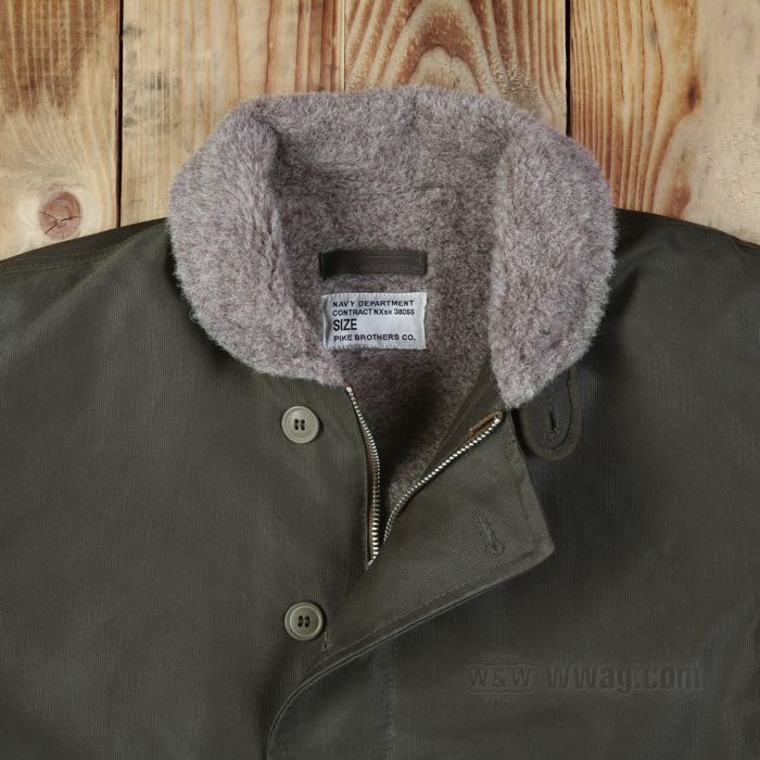 Veste »1944 N-1 « de Pike Brothers; coton / laine, vert olive, ciré, doublure intérieur grise; taille: XL; unisex; avec boutons de rechange; Turquie; poids brut: 1.93 kg