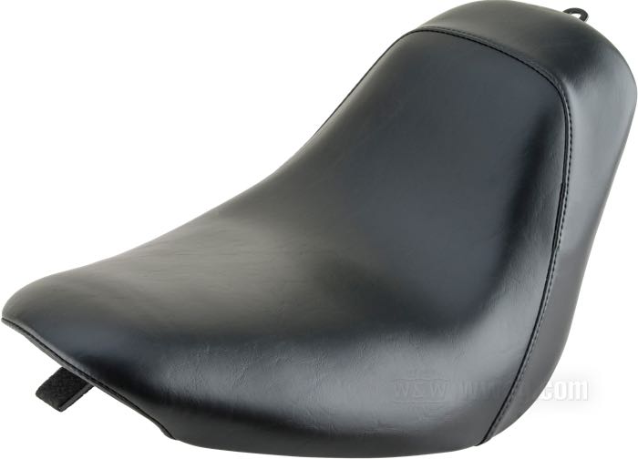 Selle mono »Bare Bones Standard« de Le Pera; adaptable à FXST 2006→ (200 mm pneu arrière), FLSTF 2007→, FLSTSB 2008→; simili cuir, noir; longueur x largeur: 57 x 33 cm; USA; poids brut: 5 kg