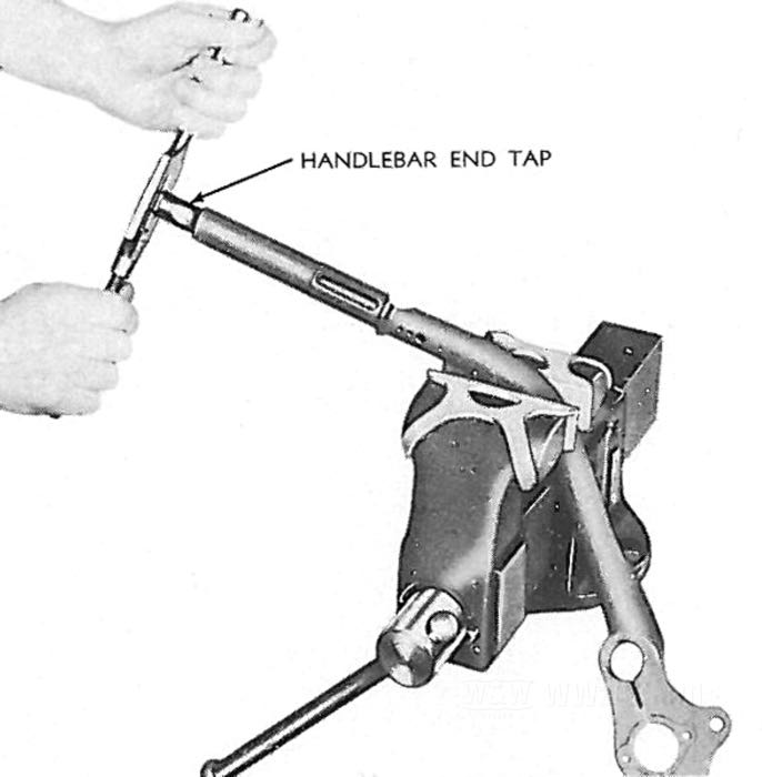 Taraud »Standard«; pour embouts de guidon 1910-1930 et 1937-1948; acier HS; filetage: 57/64”-24; filetage borgne; poids brut: 263 g