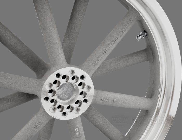 Rueda »MAG-12« de Cannonball; aluminio fundido, acabado MAG; 3x16 ”; válvola de metal central; certificado, homologado JWL (JASO); Alemania; peso bruto: 6.65 kg