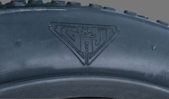 Neumático clincher »Knobby« de Coker Tire; para 22” llantas clincher; goma, negro; posición: delantero o trasero; medida: 28 x 3”; peso bruto: 3.86 kg