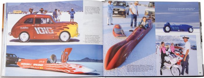 Libro »Bonneville - A Century of Speed«; papel; ancho x alto: 31.5 x 23.7 cm; de David Fetherston, Ron Main; tapa dura; color + blanco y negro; 298 páginas; inglés; peso bruto: 1.73 kg