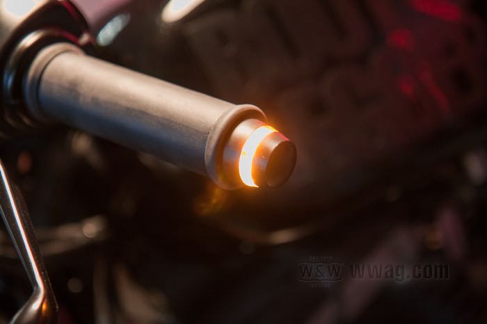 Blinker (einzeln) »BL 2000« von Kellermann; Aluminium / Acrylglas, schwarz; Ø 28 mm; Glühlampen-Typ: LED; Linse: extrem dunkel; 12 V; E13 geprüft; Deutschland; Bruttogewicht: 159 g