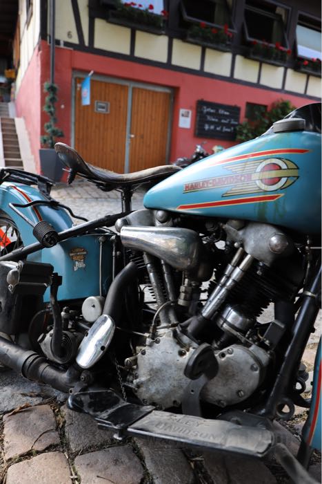 Serbatoio olio; atto per Knucklehead, Big Twin Flatheads 1937; lamiera d'acciaio, nero; vite spurgo: 3/4”-20 UNF; bocchettone: 1-1/4”-20; rimpiazza OEM HD 3503-36; peso lordo: 3.34 kg