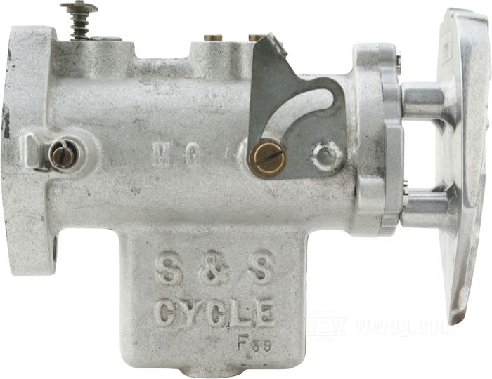 Adattatore di Bates; per Coperchi di carburatori Linkert su S&S L-Series; alluminio, finitura a macchina; spessore: 11 mm; Germania; peso lordo: 23 g