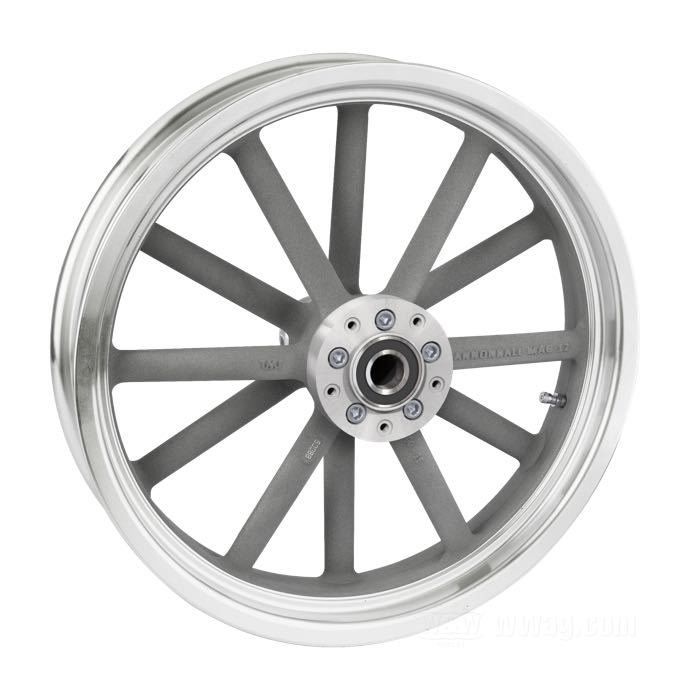 Rueda delantera »MAG-12« de Cannonball; aluminio fundido, acabado MAG; buje delantero adaptado, tipo FLST 2011→ con sensor ABS; Ø cuello de centrado: 56 mm; brida única, roscas de 5/16”-18; 3x16 ”; Ø del eje: 25 mm; válvola de metal central; certificado, homologado JWL (JASO); Alemania; peso bruto: 7.4 kg