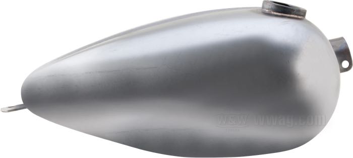 Depósito de gasolina »Mustang« de Paughco; acero; volumen: 11.4 l; tapón necesario: cierre de bayoneta 1955-1982; tapón necesario: 1 x ventilado; grifo de gasolina necesario: 3/8” NPT; grifo de gasolina necesario: 3/8” NPT; EE. UU.; peso bruto: 4.73 kg