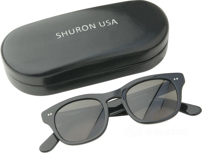 Lunettes de soleil »Sidewinder« de Shuron; métal / plastique / uréthane, noir ébène; matériel des verres: Trivex; couleur/type des verres: G-15 vert/gris; largeur des verres G: 50 mm; mesure en travers du nez N: 22 mm; avec étui de protection; USA; poids brut: 253 g
