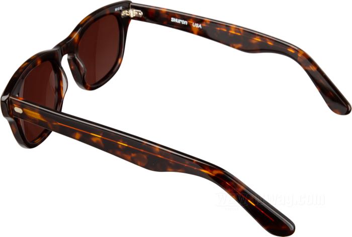 Lunettes de soleil »Sidewinder« de Shuron; métal / plastique / uréthane, imitation caret; matériel des verres: Trivex; couleur/type des verres: marron; largeur des verres G: 50 mm; mesure en travers du nez N: 22 mm; avec étui de protection; USA; poids brut: 246 g