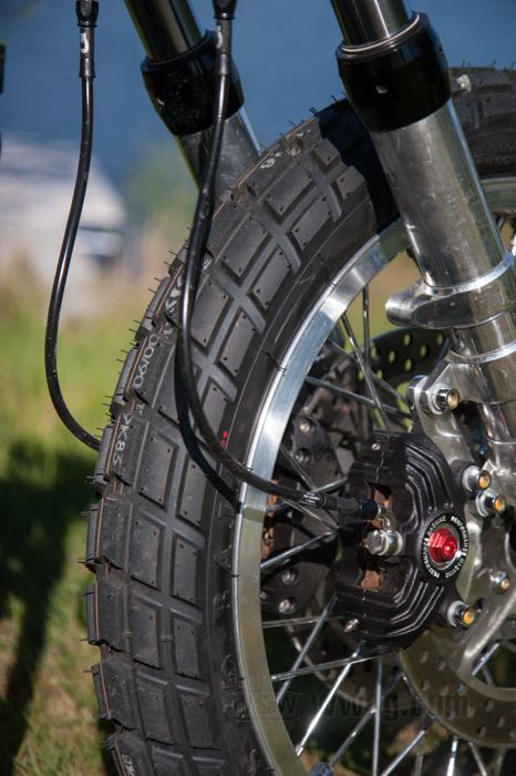 Brake caliper »Vintage« by Performance Machine; cast aluminum, black OPS, mounting holes ctr to ctr: 89 mm; L x W x H: 140 x 70 x 75 mm; position: front and rear; piston Ø: 1-1/4” (31.75 mm); required brake fluid: DOT 4 or 5; with Shims; USA; gross weight: 1.09 kg