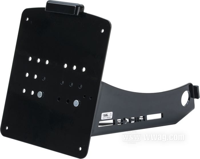 Nummernschildhalter seitlich von Rick’s; passend für Softail 2008-2017 (außer Rocker und Breakout); Edelstahl, schwarz, kunststoffbeschichtet; Breite x Höhe: 180 x 200 mm; 12 V; mit Kennzeichenbeleuchtung; mit Befestigungsteilen; mit KBA/ABE-Prüfzeichen; Deutschland; Bruttogewicht: 1.91 kg