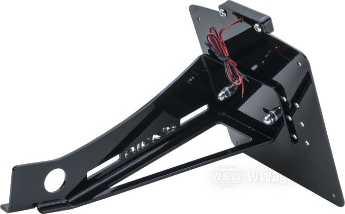Nummernschildhalter seitlich von Rick’s; passend für Sportster 2005-2020; Edelstahl, schwarz, kunststoffbeschichtet; Breite x Höhe: 180 x 200 mm; 12 V; mit Kennzeichenbeleuchtung; mit Befestigungsteilen; mit KBA/ABE-Prüfzeichen; Deutschland; Bruttogewicht: 1.83 kg