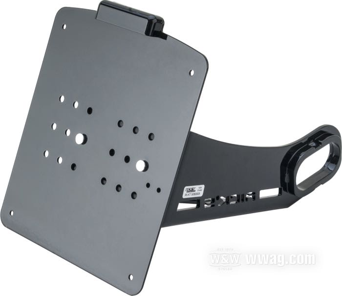 Nummernschildhalter seitlich von Rick’s; passend für Softail Rocker und Breakout →2017; Edelstahl, schwarz, kunststoffbeschichtet; Breite x Höhe: 180 x 200 mm; 12 V; mit Kennzeichenbeleuchtung; mit Befestigungsteilen; mit KBA/ABE-Prüfzeichen; Deutschland; Bruttogewicht: 2.04 kg