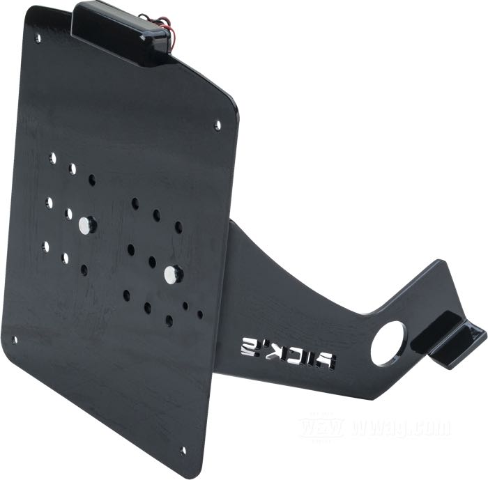 Nummernschildhalter seitlich von Rick’s; passend für Sportster 2005-2020; Edelstahl, schwarz, kunststoffbeschichtet; Breite x Höhe: 180 x 200 mm; 12 V; mit Kennzeichenbeleuchtung; mit Befestigungsteilen; ohne Prüfzeichen; Deutschland; Bruttogewicht: 1.64 kg