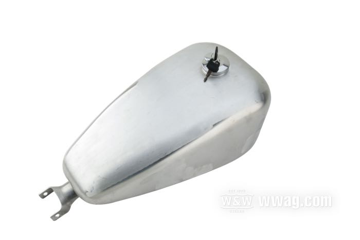Serbatoio di benzina »Allungati« di Easyriders; atto per Sportster 2004-2006; alluminio, naturale; volume: 11 l; con tappo: 1 x ventilato, a chiave; rubinetto necessario: M22 x 1; rubinetto necessario: M22 x 1; peso lordo: 3.96 kg