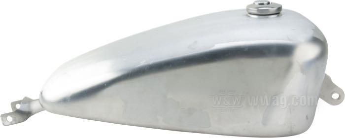 Serbatoio di benzina »Allungati« di Easyriders; atto per Sportster 2004-2006; alluminio, naturale; volume: 11 l; con tappo: 1 x ventilato, a chiave; rubinetto necessario: M22 x 1; rubinetto necessario: M22 x 1; peso lordo: 3.96 kg