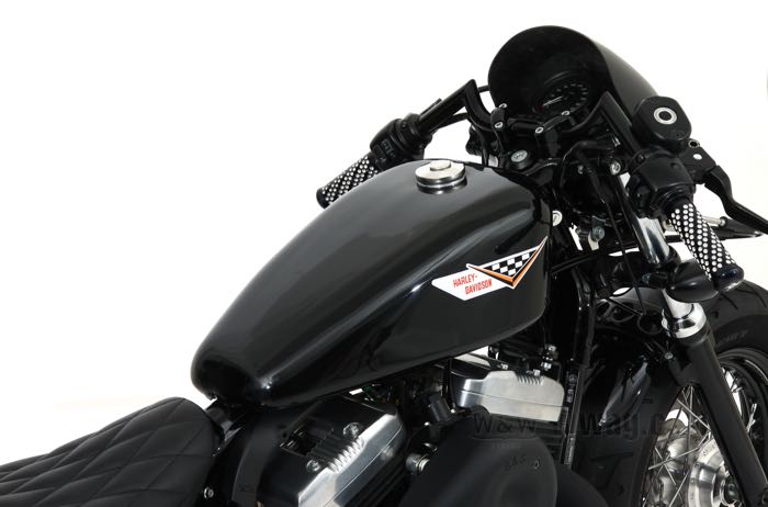 Gas tank »Stretched« by Easyriders; fits Sportster 2007-2020; aluminum, bare; volume: 11 l; with gas cap: 1 x vented, lockable; required petcock: none - uses in-tank pump; required petcock: none - uses in-tank pump; gross weight: 3.84 kg