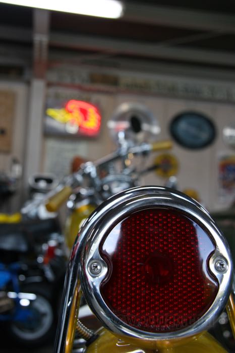 Taillight »33-36 Ford« by Mooneyes; steel / glass, chrome-plated; depth: 65 mm; Ø 97 mm; bulb type: P21/5W; 12 V; socket: BAY15d; with bulb(s); with stop light; with license illumination; without license bracket; gross weight: 312 g