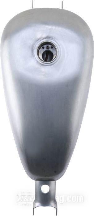 Serbatoio di benzina »SportyEight 07-20 2.1 gal«; atto per Sportster 2007-2020; acciaio; volume: 8 l; tappo necessario: screw-in 1983→; rubinetto necessario: no - con apertura per pompa benzina; rubinetto necessario: no - con apertura per pompa benzina; rimpiazza OEM HD 61348-07; peso lordo: 3.85 kg