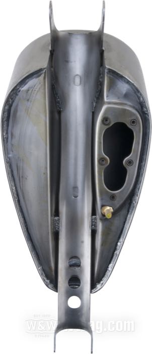 Serbatoio di benzina »SportyEight 07-20 2.1 gal«; atto per Sportster 2007-2020; acciaio; volume: 8 l; tappo necessario: screw-in 1983→; rubinetto necessario: no - con apertura per pompa benzina; rubinetto necessario: no - con apertura per pompa benzina; rimpiazza OEM HD 61348-07; peso lordo: 3.85 kg