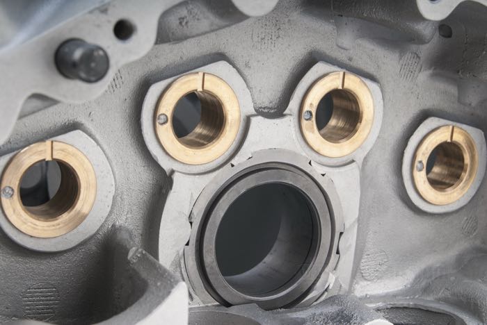 Carter motore di Cannonball; atto per Big Twin Flathead 1937-1948; d.i. delle boccole alberi camme: 17,4 mm; alluminio fuso, come colato; rimpiazza OEM HD 24515-37; Germania; peso lordo: 13.61 kg