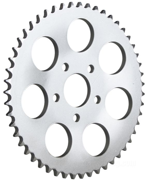 Kettenrad »Standard«; passend für Big Twin 1973-1985, Sportster 1979-1981; Stahl, verzinkt; Versatz: 6 mm; Anzahl der Zähne: 51; Teilung: 530 (5/8” x 3/8”); Ø Zentrierbund: 50 mm; ersetzt OEM HD 41470-73A; Bruttogewicht: 2.11 kg