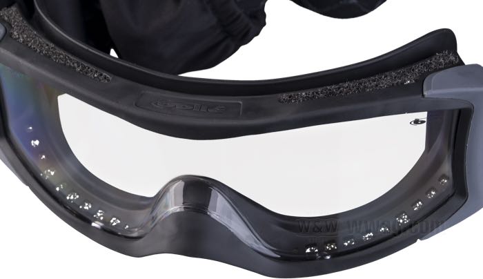 Occhiali »X1000« di Bollé; TPV (vulcanizzato termoplastico), nero; larghezza x altezza: 175 x 70 mm; peso netto: 106 g; materiale lenti: policarbonato; colore/tipo lenti: chiaro; può essere portata sopra gli occhiali da vista e occhiali da sole; con astuccio rigido; peso lordo: 252 g