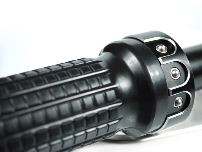 Button switch unit »mo.switch Mini« by motogadget; for 1” handlebars; billet aluminum, black, Contrast Cut; width: 14 mm; Ø 45 mm; with wiring harness 200 cm; Germany; gross weight: 96 g