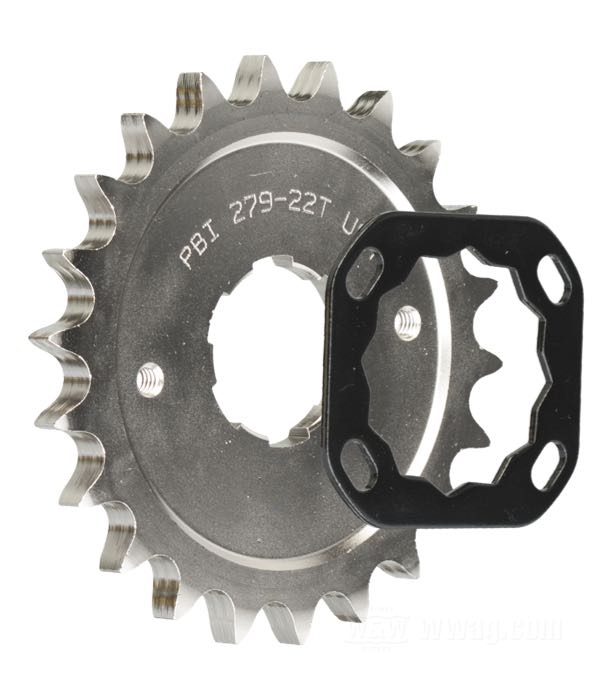 Pignon de transmission de PBI Sprockets; adaptable à Big Twins 4 vitesses 1936-1979; acier chrome-molybdène, nickelé; nombre de dents: 22; pas des dents: 530 (5/8” x 3/8”); avec rondelle frein comme les modèles 1980-1985, sans vis BTR; remplace OEM HD 35203-36; USA; poids brut: 588 g