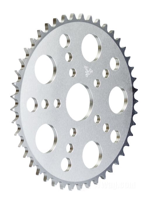 Couronne à chaîne de PBI Sprockets; adaptable à Sportster 1986-1999; aluminium 7075; déport: 0 mm; nombre de dents: 45; pas des dents: 520 (5/8” x 1/4”); Ø collier centrage: 50 mm; USA; poids brut: 440 g
