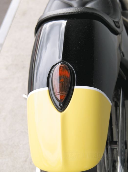 Taillight »Teardrop«; steel / glass, red, chrome-plated; L x W x D: 140 x 59 x 89 mm; bulb type: P21/5W; 12 V; socket: BAY15d; without license illumination; without license bracket; gross weight: 400 g