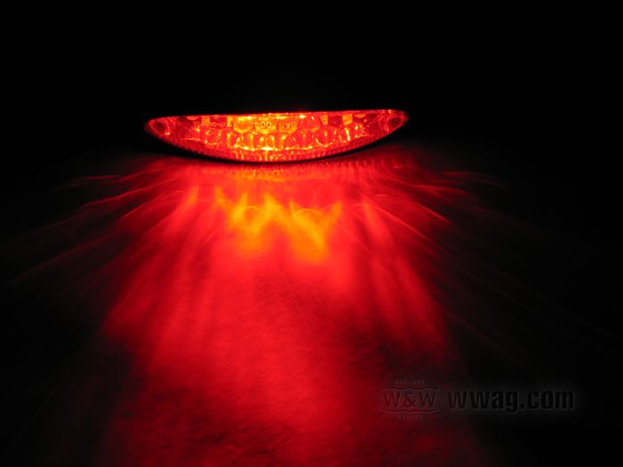Piloto trasero »Lizard Eye«; plástico, claro; A x A x F: 107 x 29 x 32 mm; tipo de bombilla: LED; 12 V; 1 W; sin bloque de montaje; sin carcasa; sin iluminación de matrícula; sin soporte de matrícula; homologado E4 y E9; peso bruto: 90 g